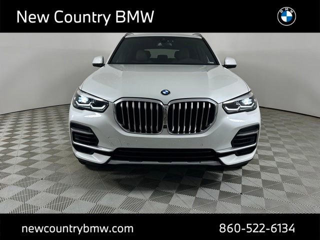 Used 2023 BMW X5 xDrive40i w/ Parking Assistance Package AWD/4WD image 2