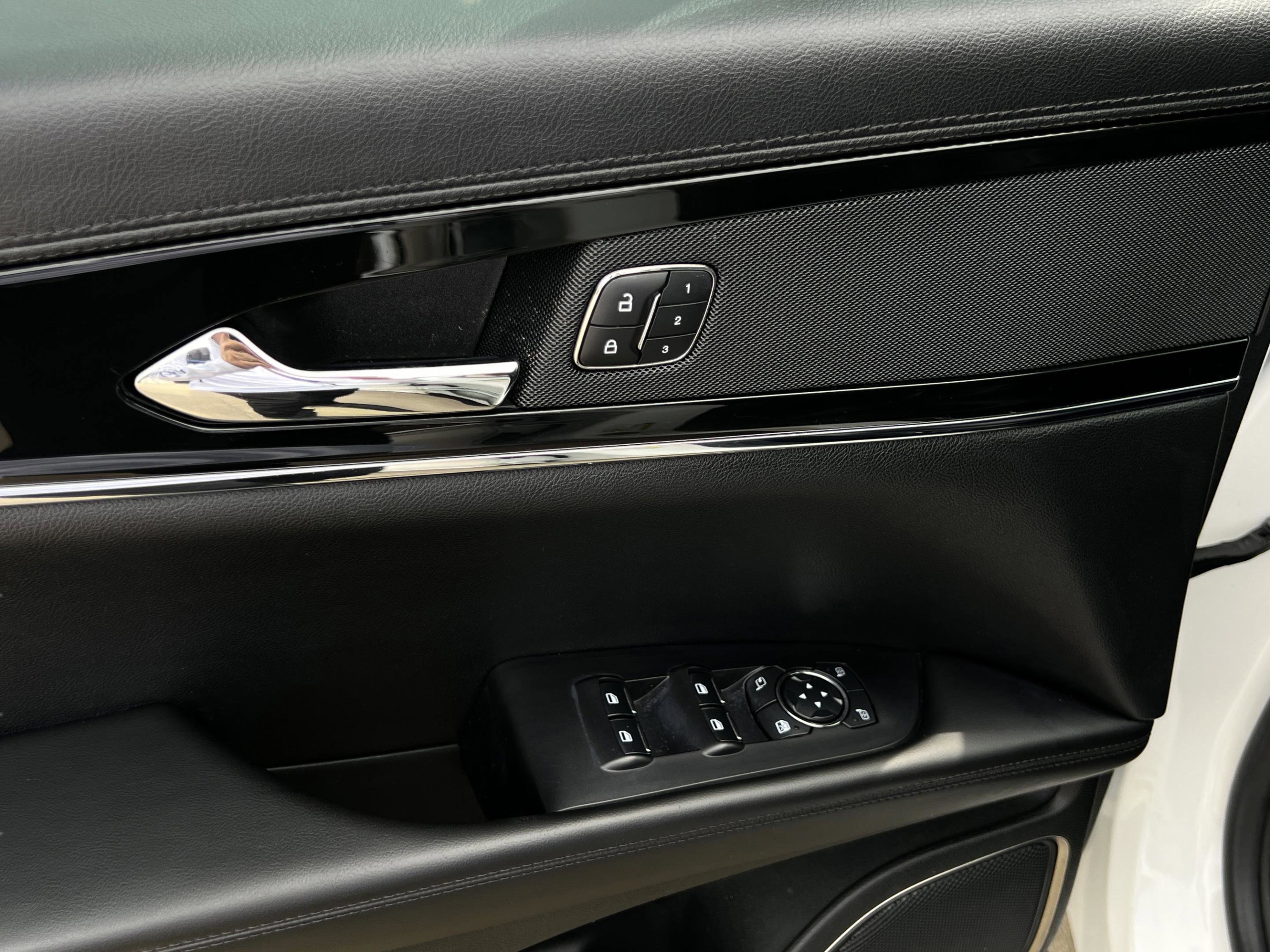 Used 2023 Lincoln Nautilus FWD image 28