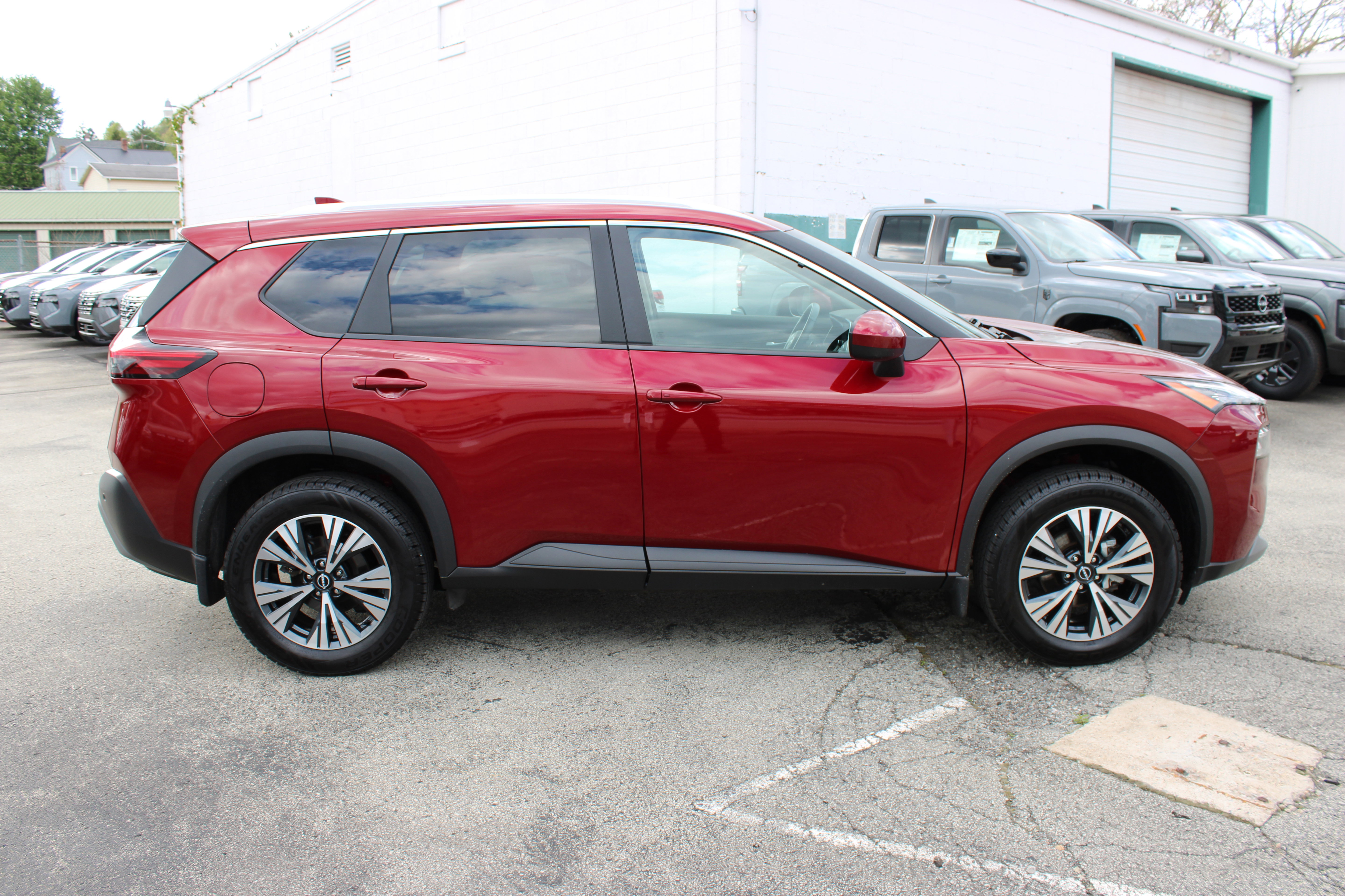 Certified 2023 Nissan Rogue SV w/ SV Premium B Package AWD/4WD image 9
