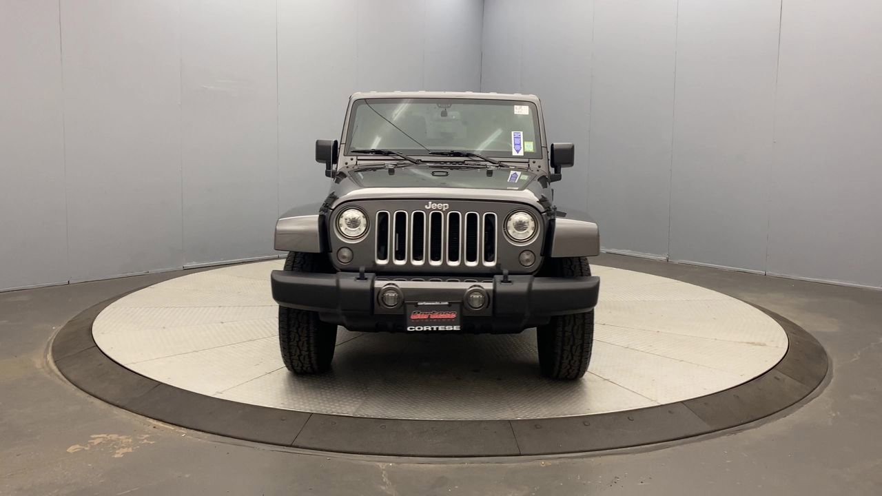 Used 2017 Jeep Wrangler Sahara AWD/4WD image 8