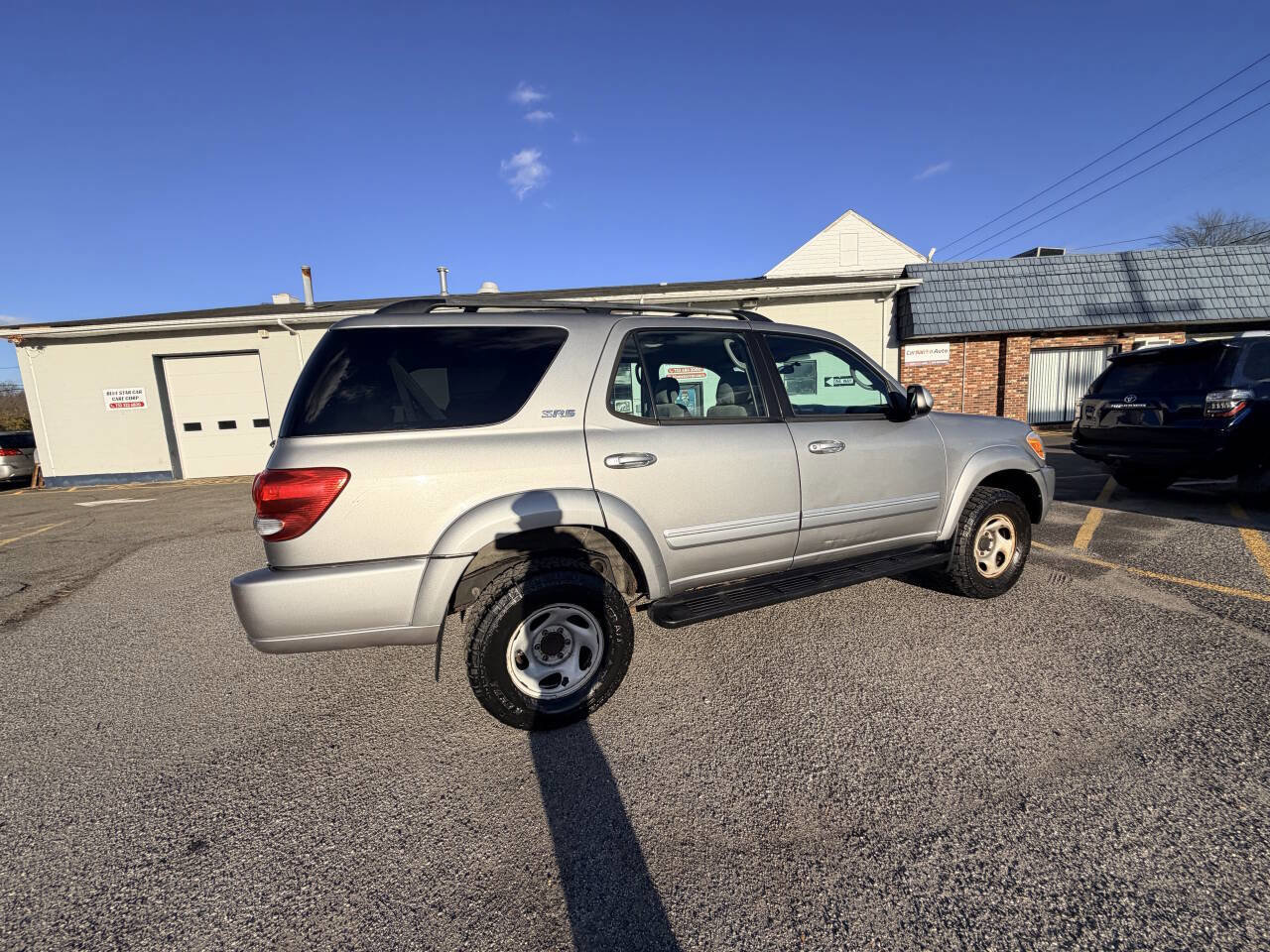 Used 2005 Toyota Sequoia SR5 image 9