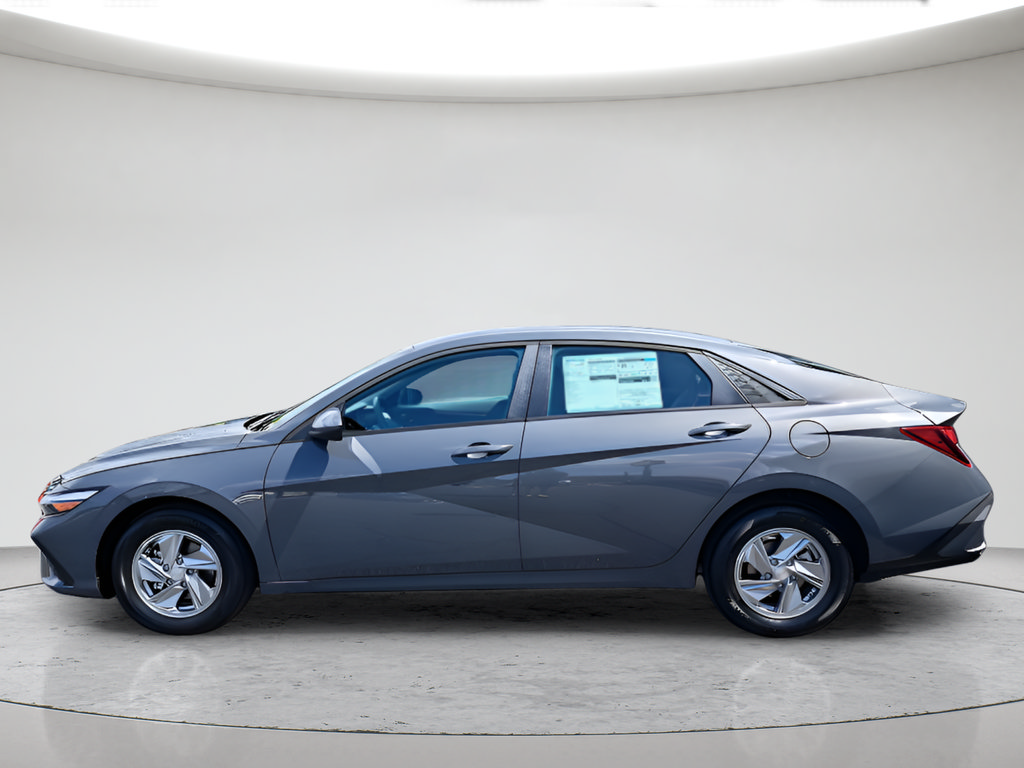Used 2026 Hyundai Elantra SE FWD image 6