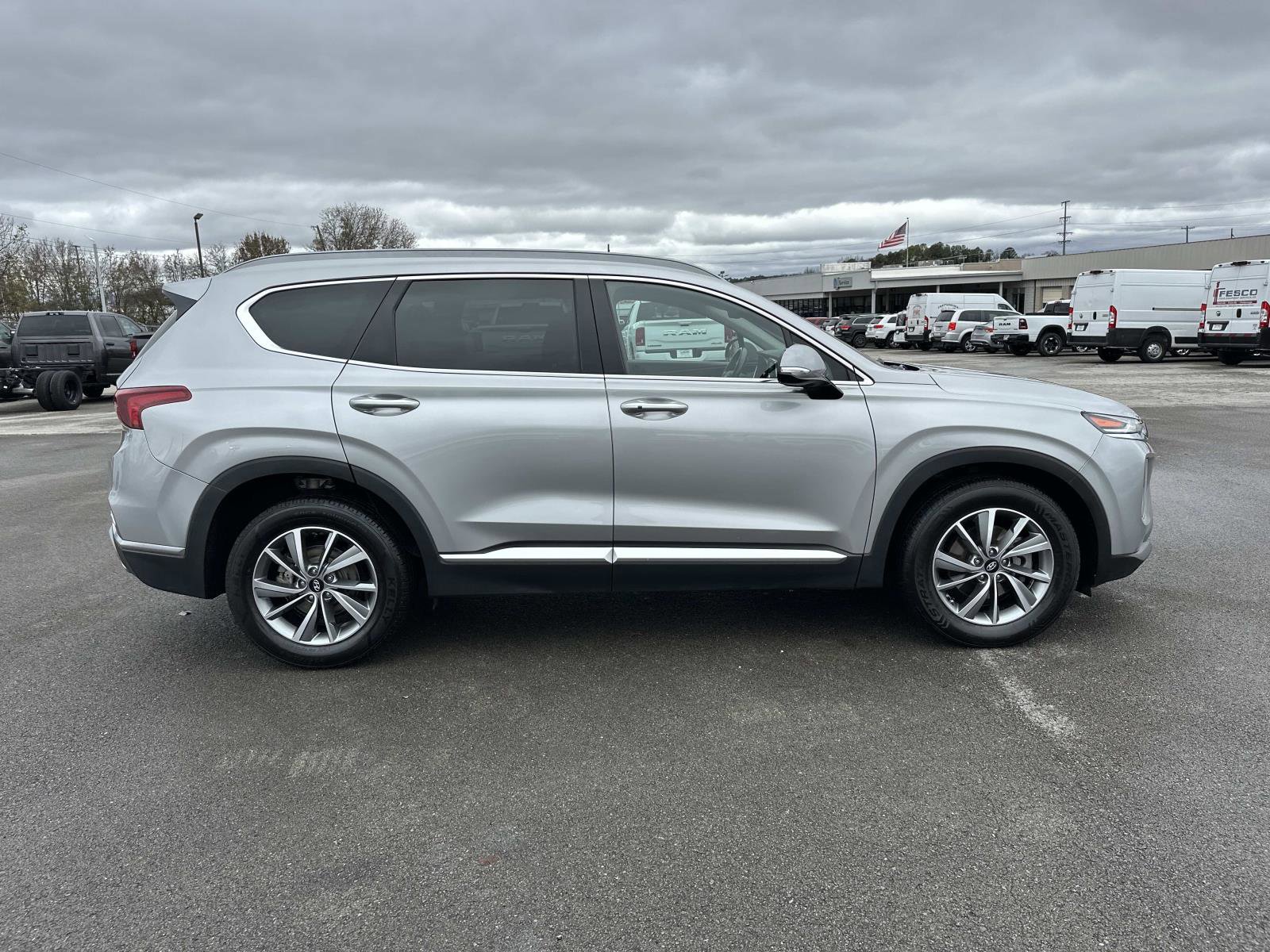 Used 2020 Hyundai Santa Fe SEL w/ Convenience + Premium Package image 3
