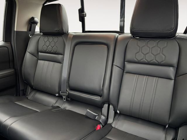 Used 2025 Nissan Frontier SL image 13
