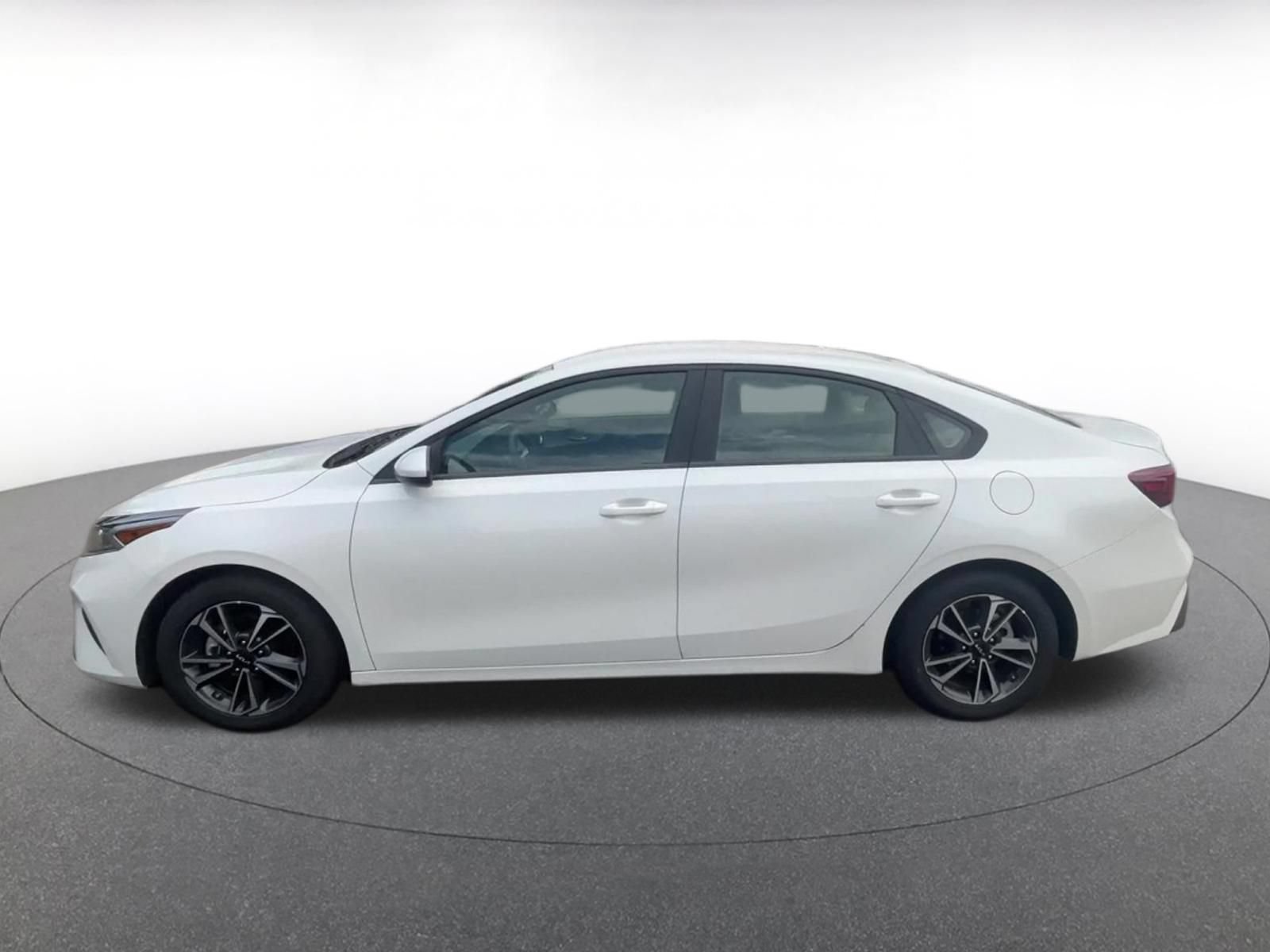 Used 2024 Kia Forte LXS FWD image 8
