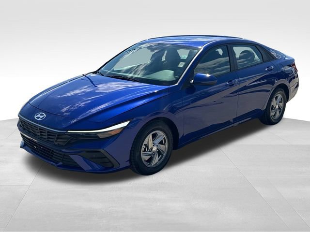 Used 2024 Hyundai Elantra SE image 3
