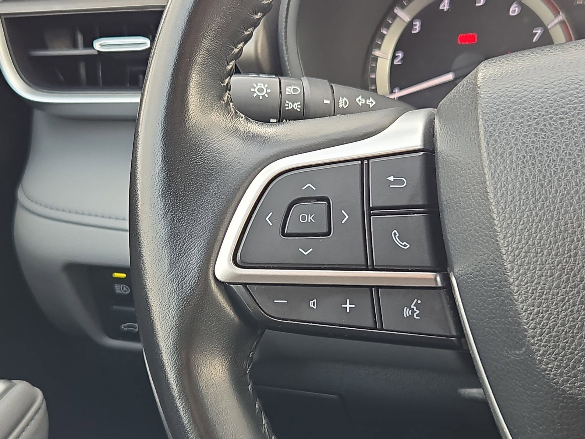 Used 2023 Toyota Highlander LE FWD image 18