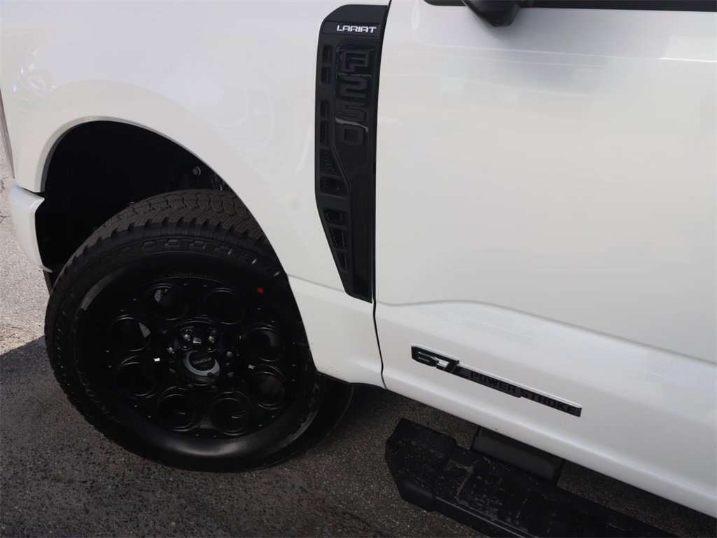 New 2026 Ford F250 Lariat w/ Black Appearance Package image 4