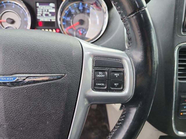 Used 2013 Chrysler Town & Country Touring image 13
