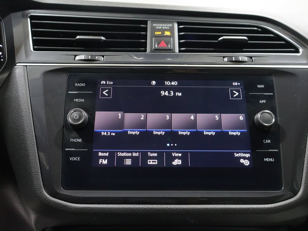 Used 2020 Volkswagen Tiguan SEL AWD/4WD image 26