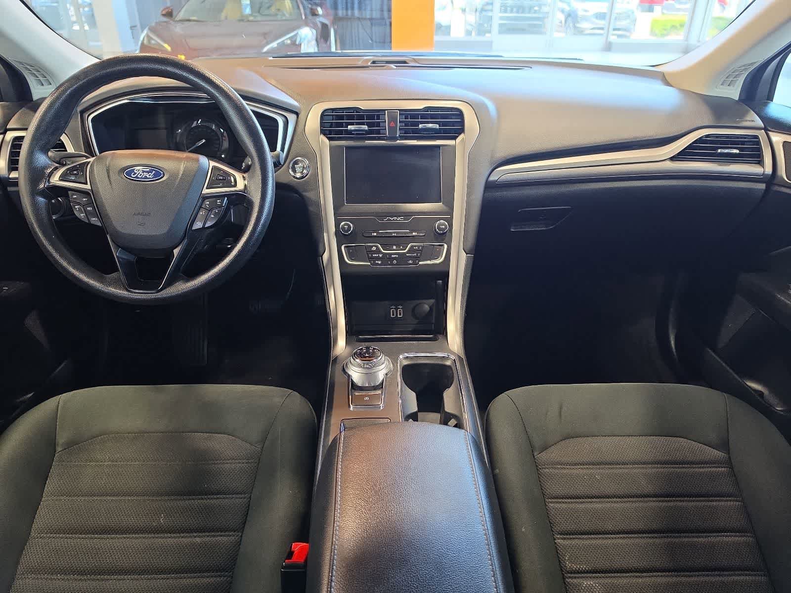 Used 2020 Ford Fusion SE FWD image 27