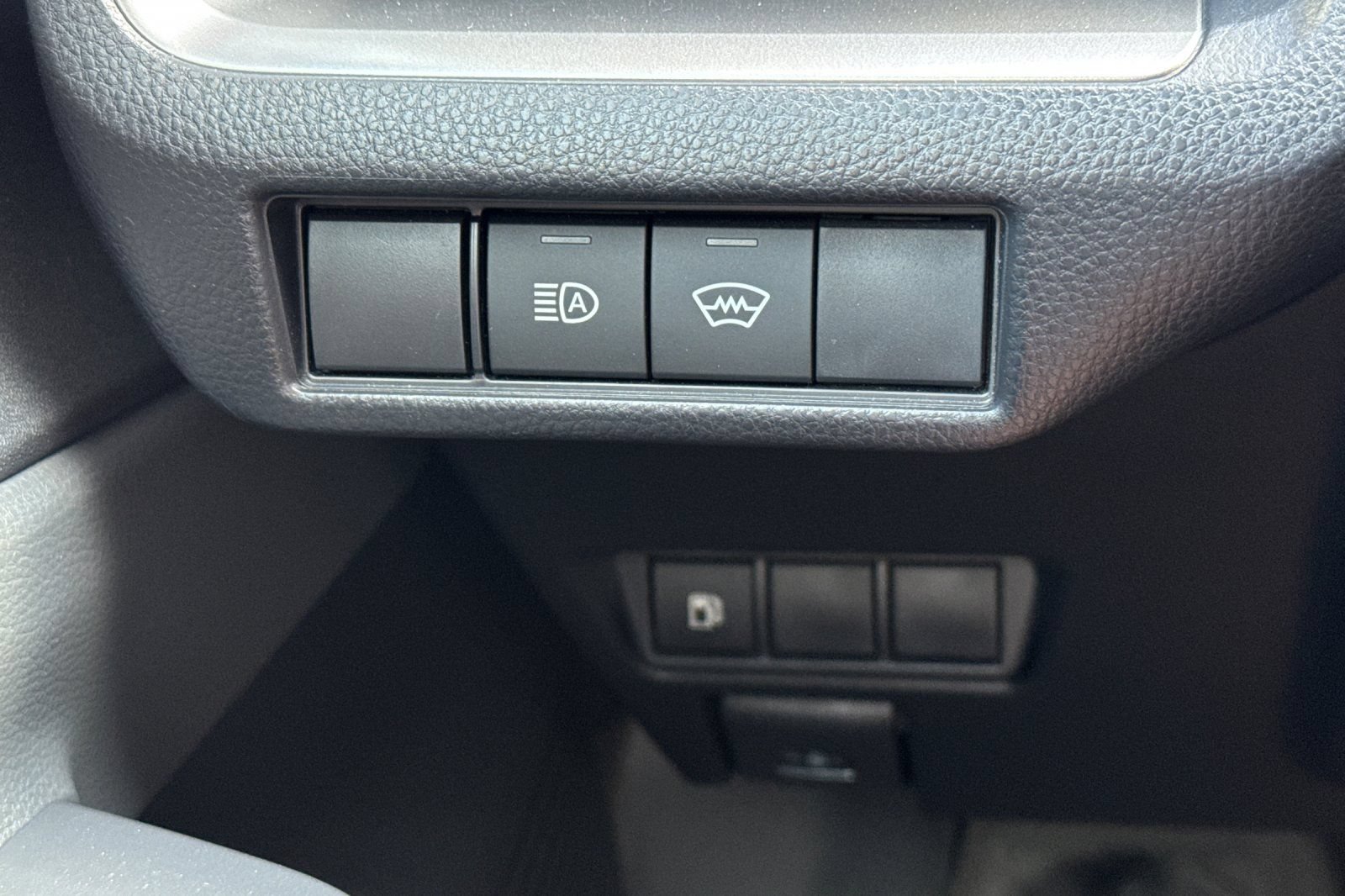 Certified 2025 Toyota Prius LE FWD image 43