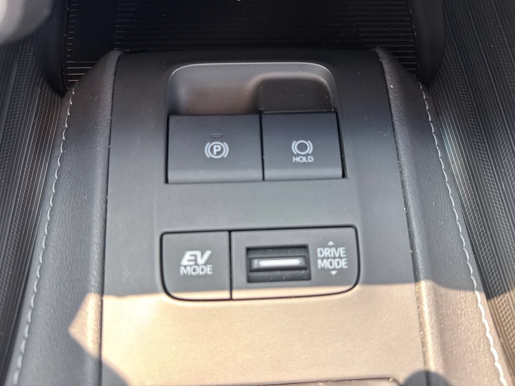 Used 2024 Toyota Venza XLE AWD/4WD image 28