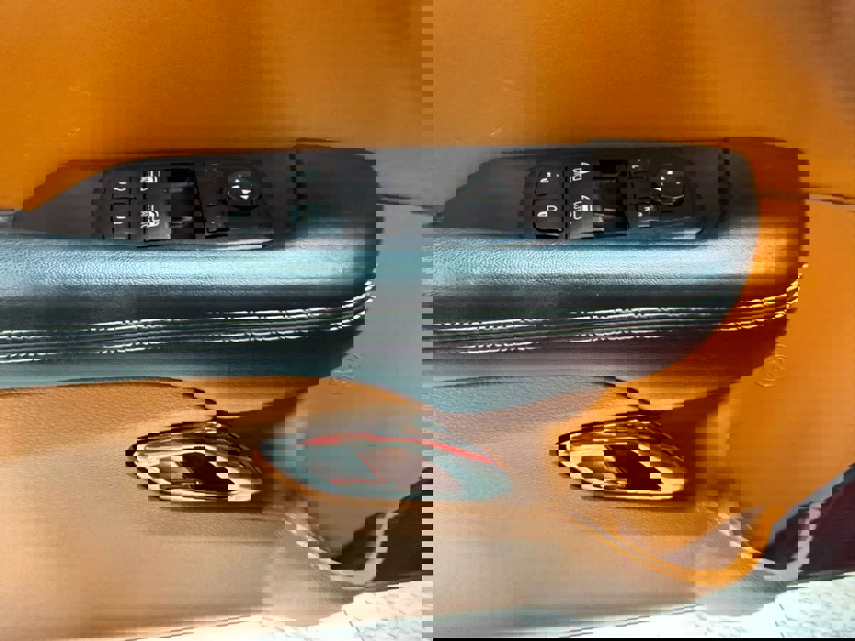 Used 2015 Dodge Challenger SRT Hellcat image 14