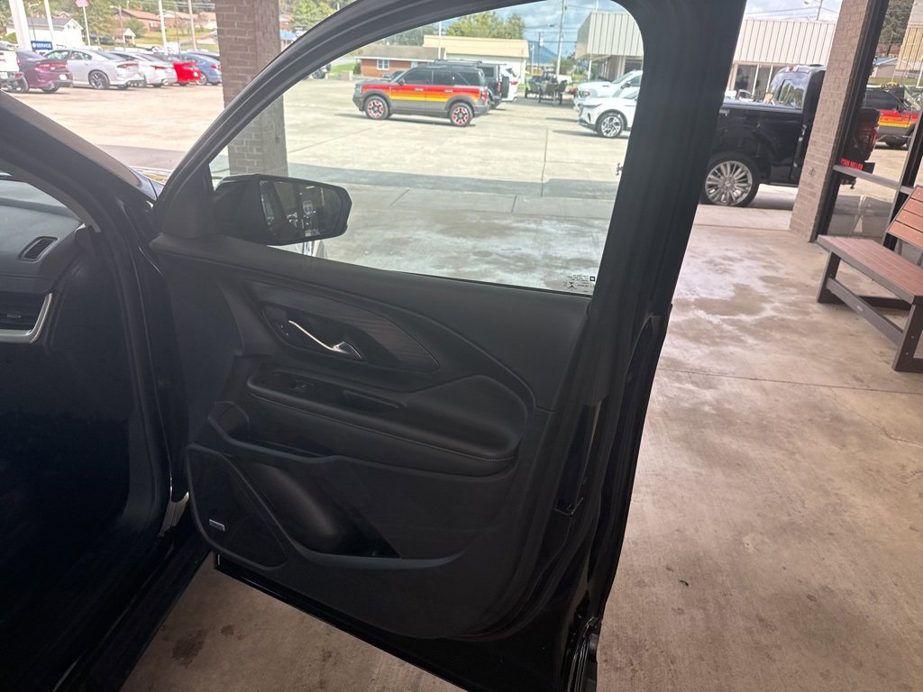 Used 2022 GMC Terrain SLT w/ Infotainment Package II image 19