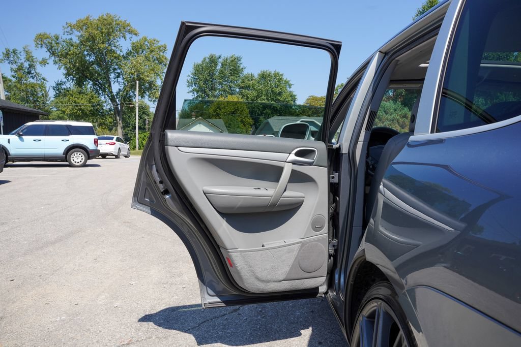 Used 2006 Porsche Cayenne AWD/4WD image 25