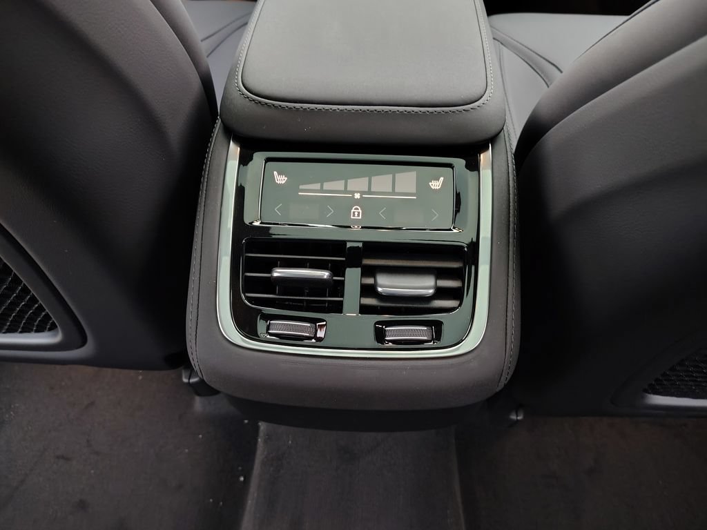New 2026 Volvo XC90 B5 Core w/ Protection Package AWD/4WD image 22