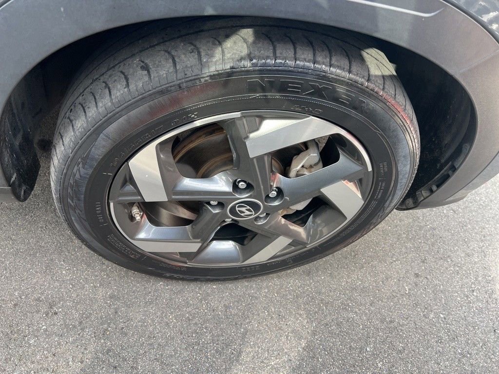 Used 2023 Hyundai Venue SE image 10