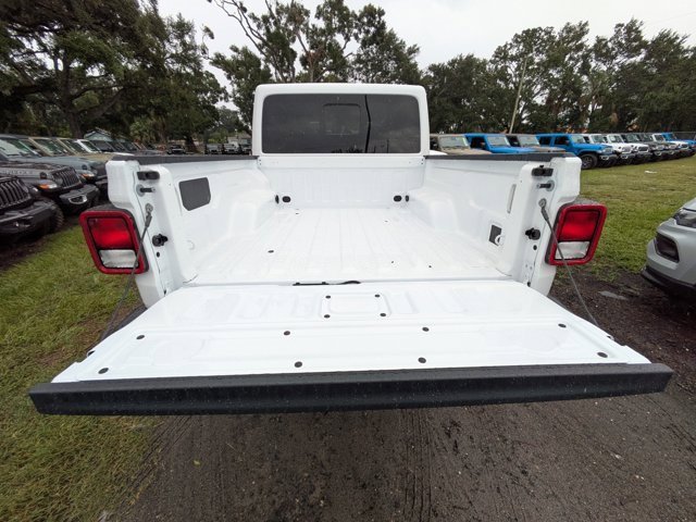 New 2025 Jeep Gladiator Sport image 11