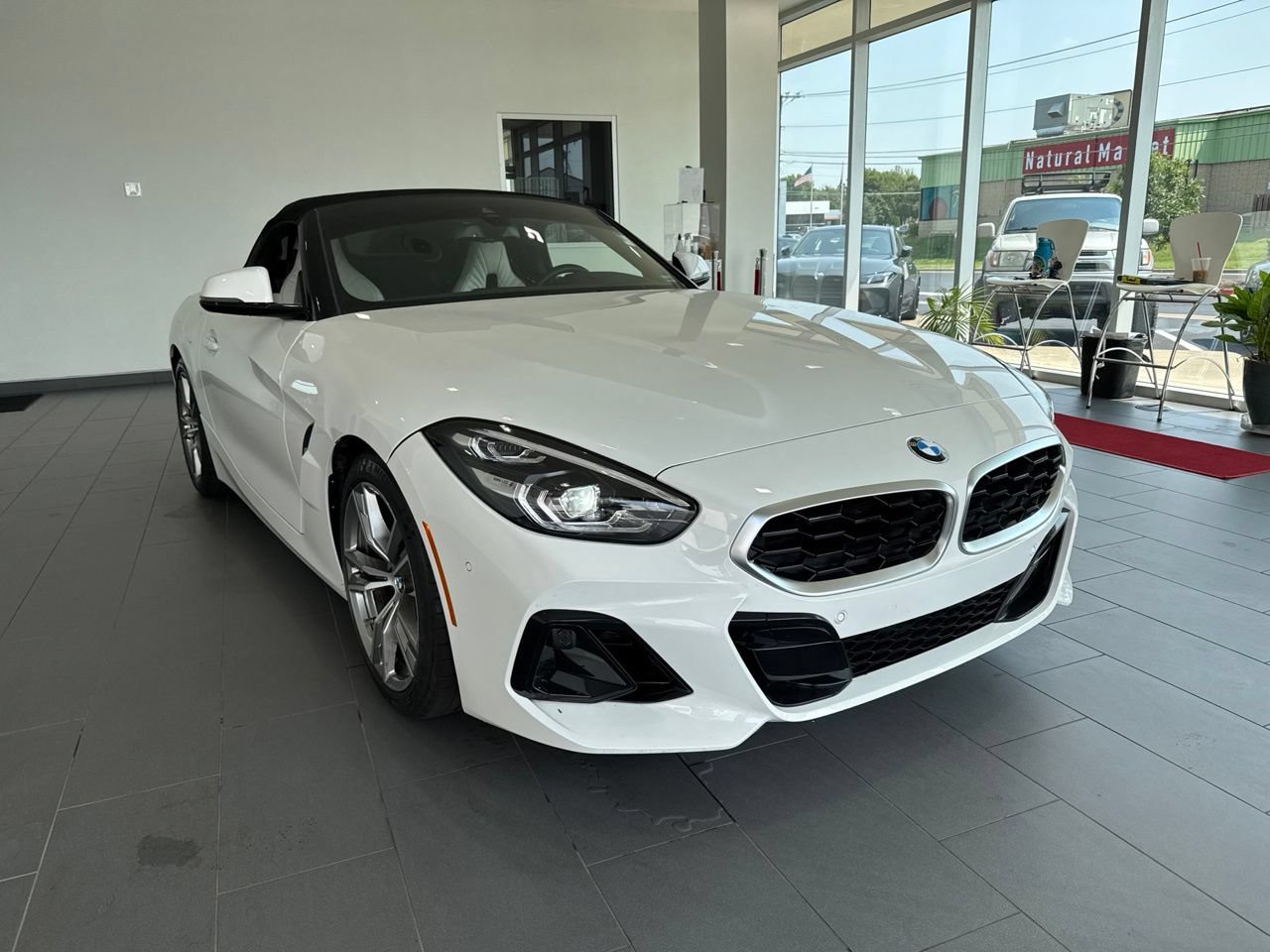 Used 2023 BMW Z4 sDrive30i w/ Premium Package RWD image 2