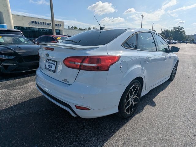 Used 2016 Ford Focus SE w/ SE Sport Package FWD image 4