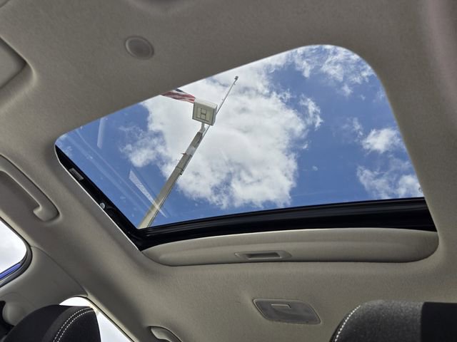 Certified 2025 Hyundai Venue SEL FWD image 16