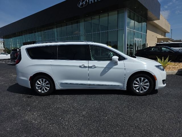 Used 2019 Chrysler Pacifica Touring-L FWD image 16