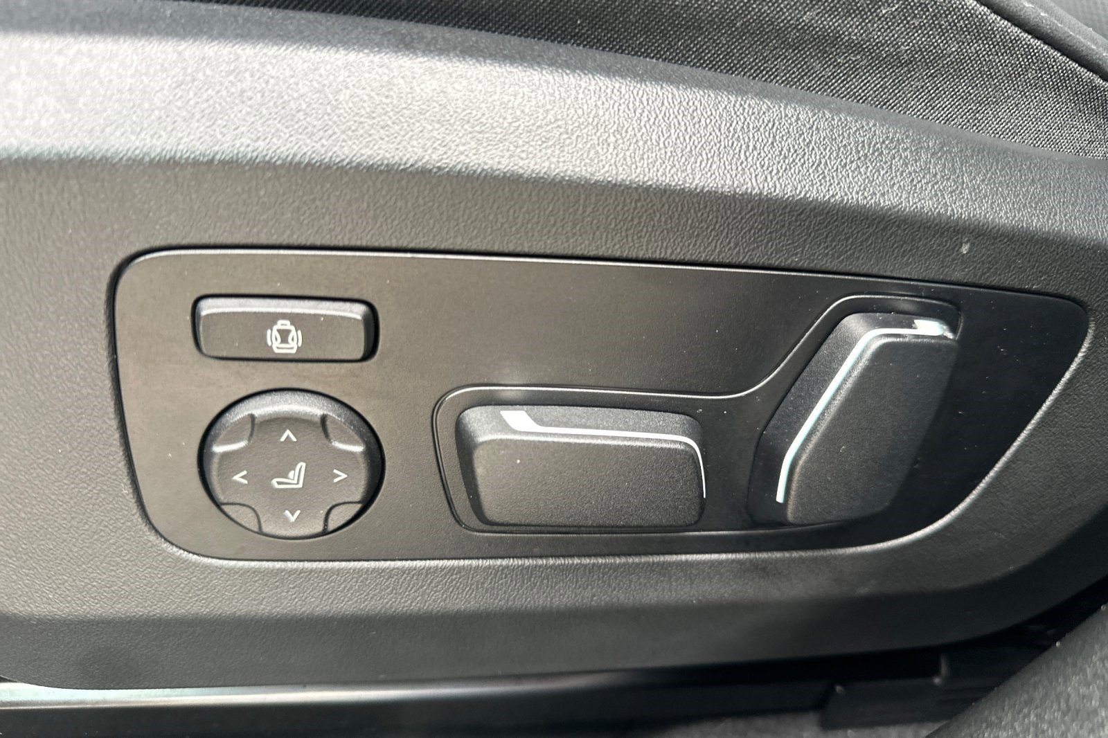 Used 2025 BMW X3 xDrive30i w/ Premium Package image 14