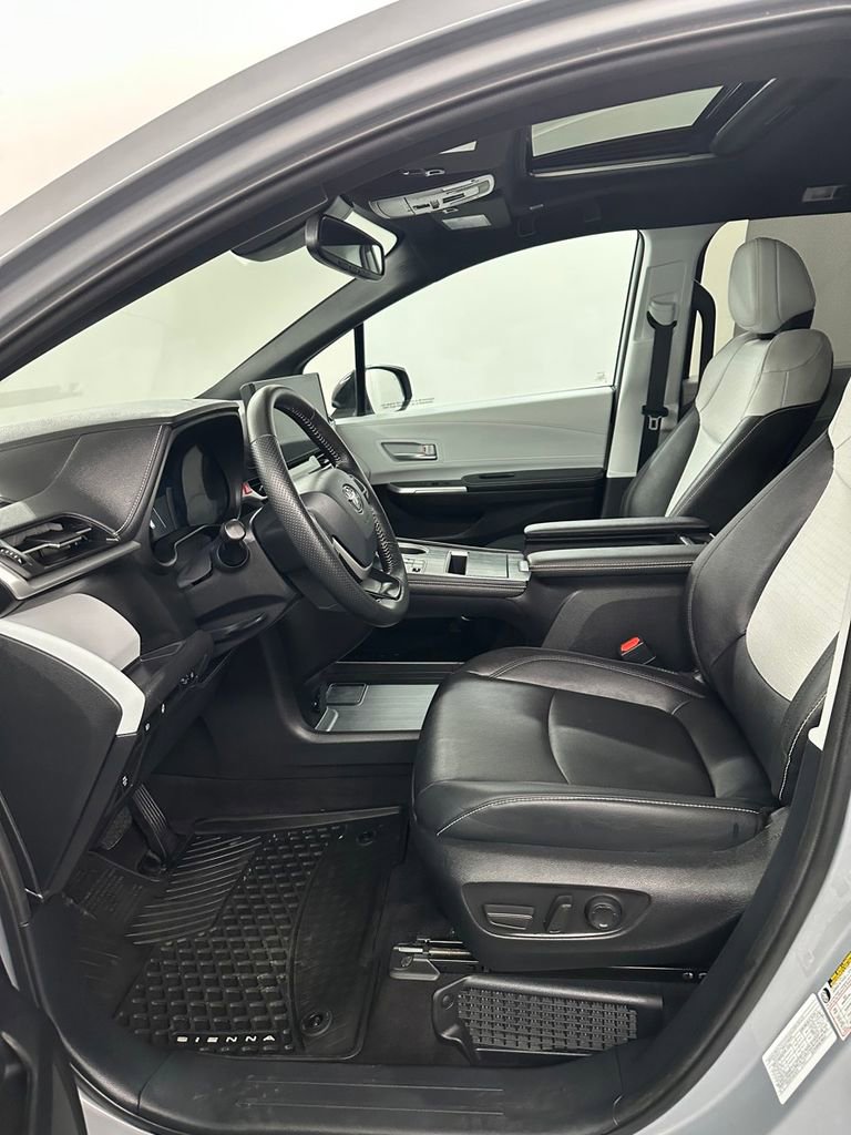 Used 2025 Toyota Sienna XSE image 11