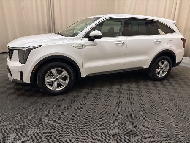 Certified 2025 Kia Sorento LX image 8