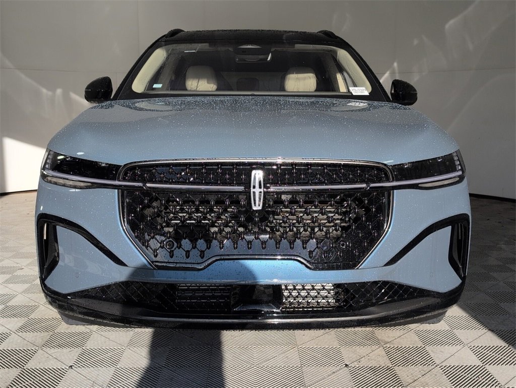 New 2025 Lincoln Nautilus Reserve image 3