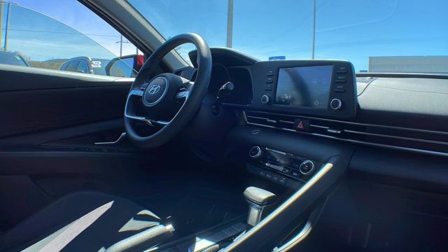 Used 2022 Hyundai Elantra SEL w/ Preferred Accessory Package image 8