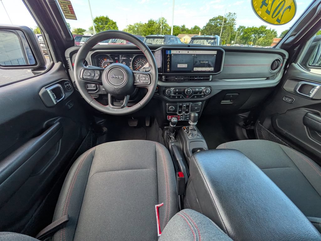 Used 2024 Jeep Wrangler Unlimited Rubicon AWD/4WD image 13
