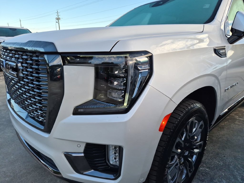 Used 2024 GMC Yukon XL Denali Ultimate AWD/4WD image 7