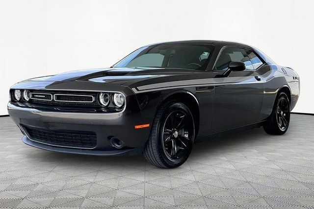Used 2023 Dodge Challenger SXT RWD image 3