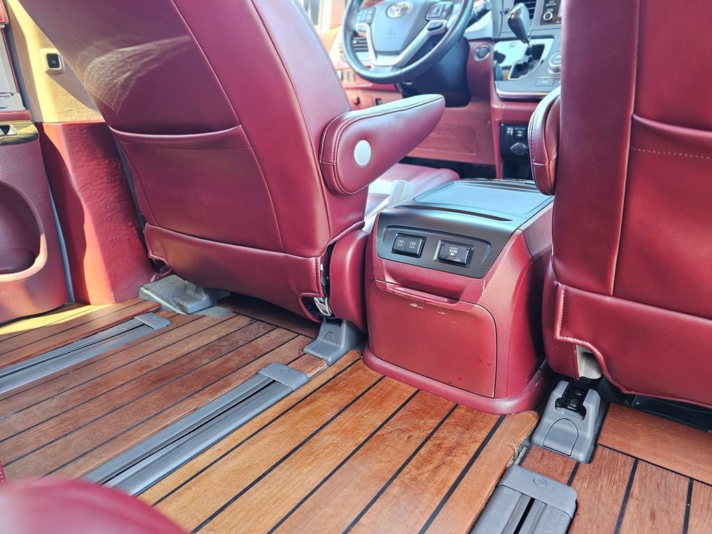 Used 2019 Toyota Sienna XLE w/ XLE Navigation Package image 53