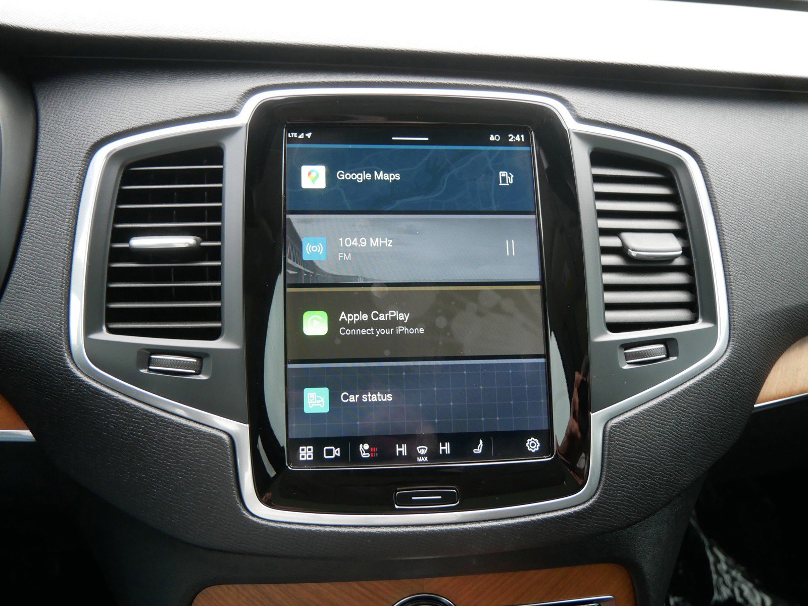 Certified 2024 Volvo XC90 B6 Core w/ Climate Package image 21