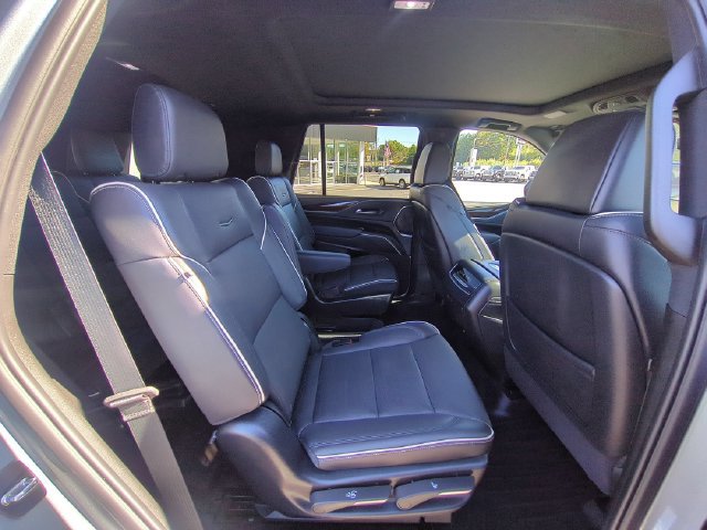 Used 2023 Cadillac Escalade Premium Luxury AWD/4WD image 36