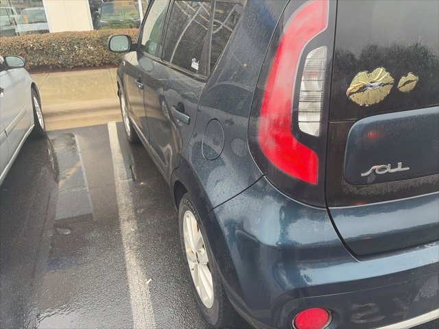 Used 2017 Kia Soul + image 9