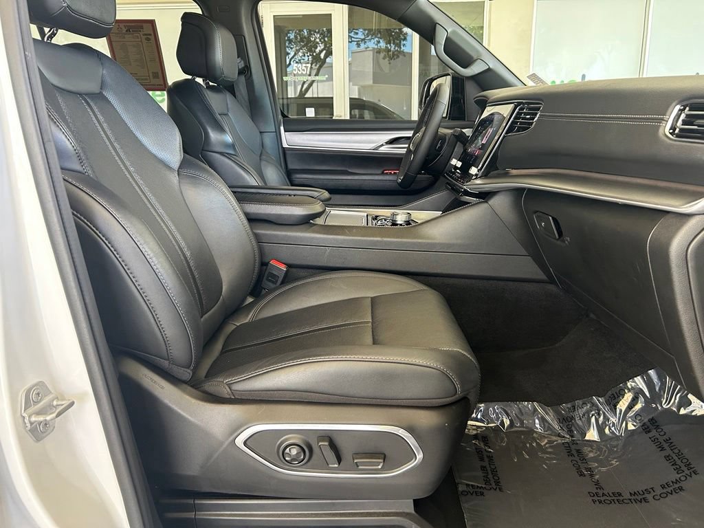 Used 2025 Jeep Wagoneer Series II AWD/4WD image 22