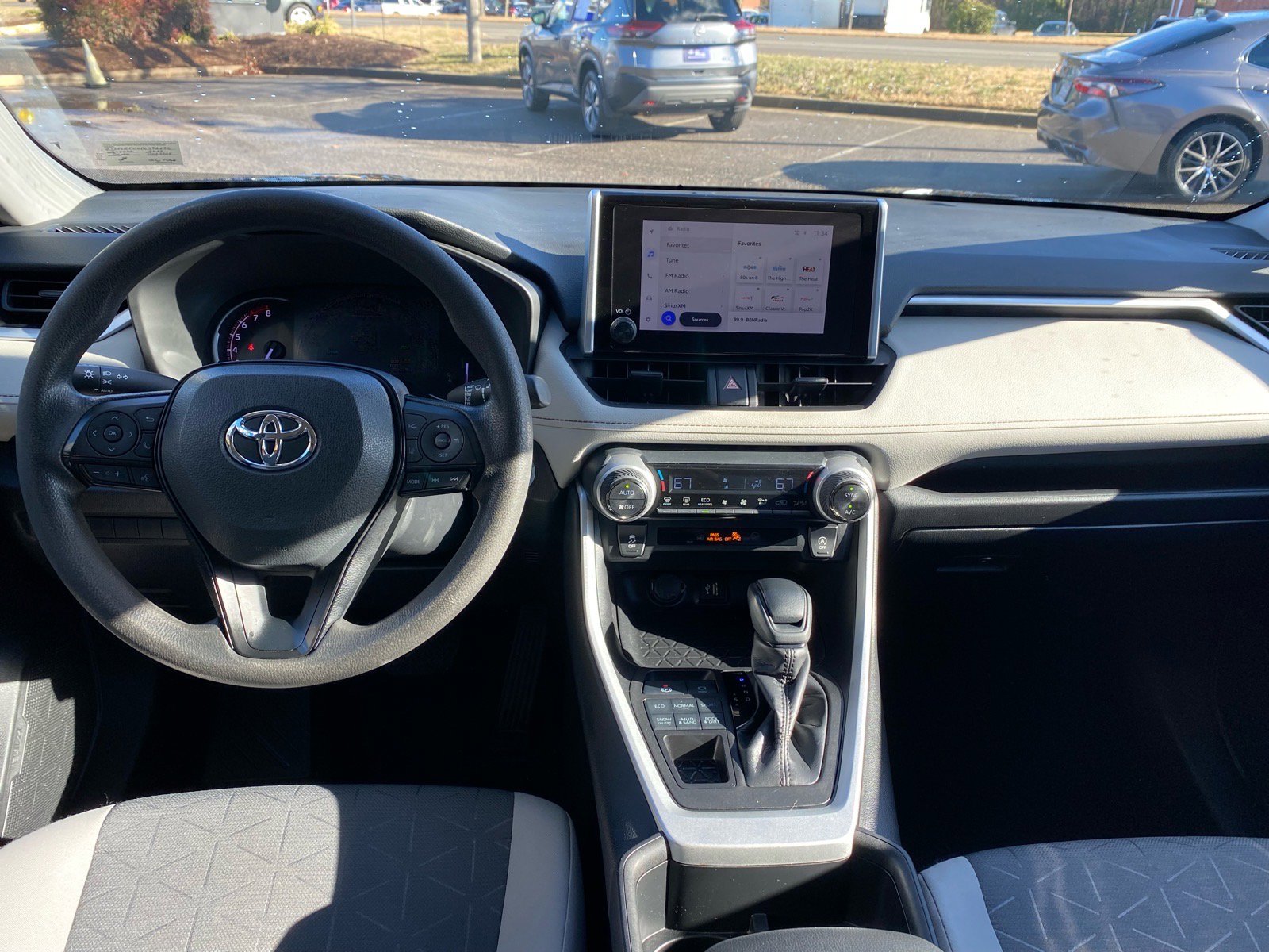 Used 2023 Toyota RAV4 XLE w/ Convenience Package image 10