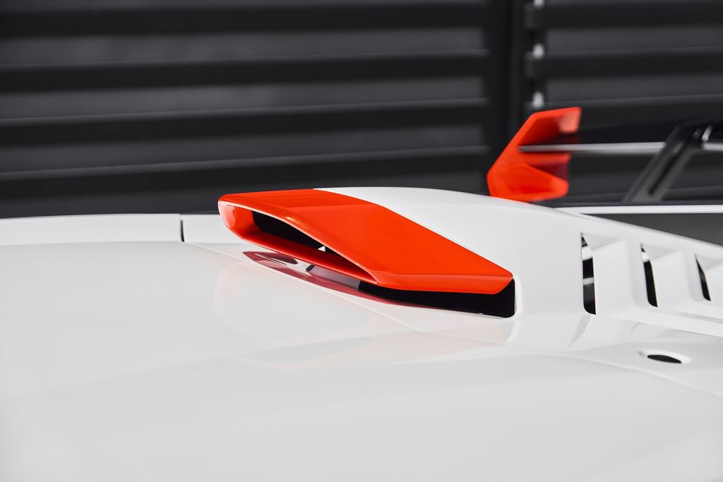 Used 2024 Lamborghini Huracan STO RWD image 13