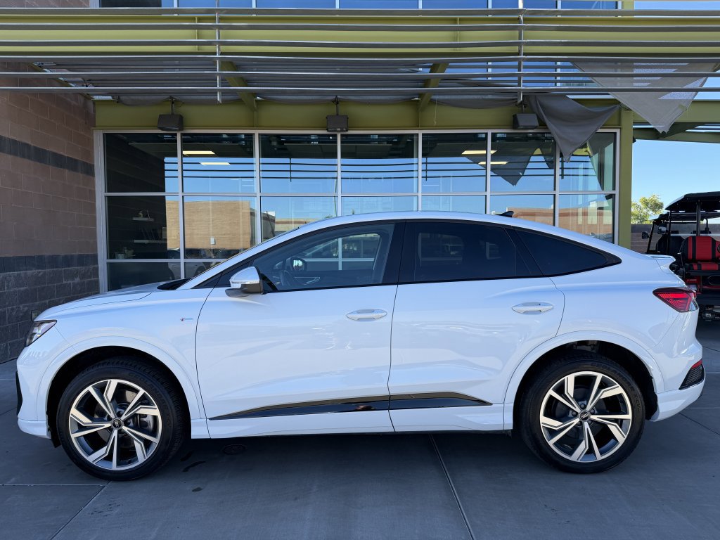 Used 2024 Audi Q4 e-tron Premium w/ Convenience Package image 7