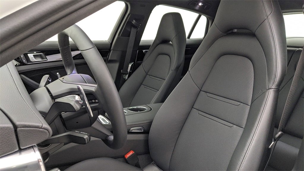 Used 2022 Porsche Panamera 4 image 34
