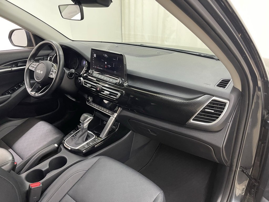 Used 2023 Kia Seltos EX image 12