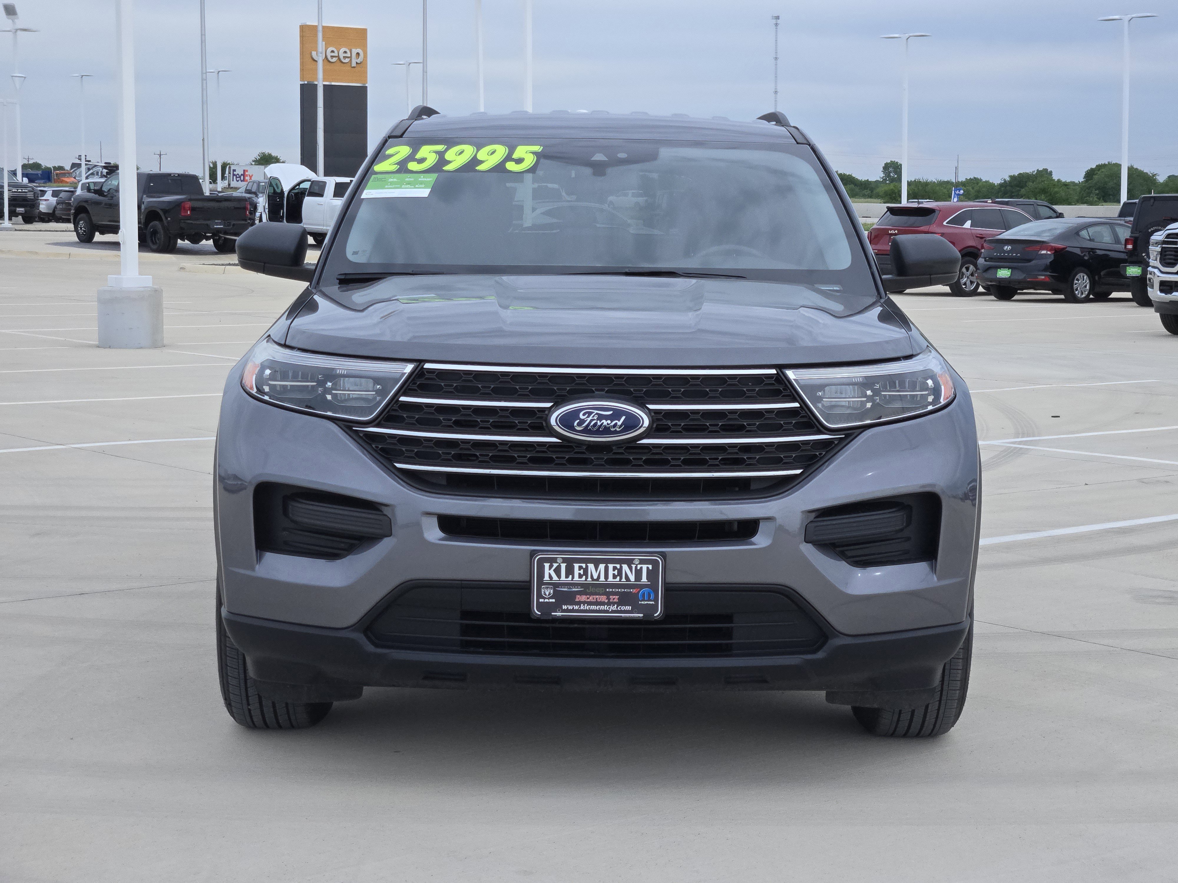 Used 2022 Ford Explorer XLT RWD image 2