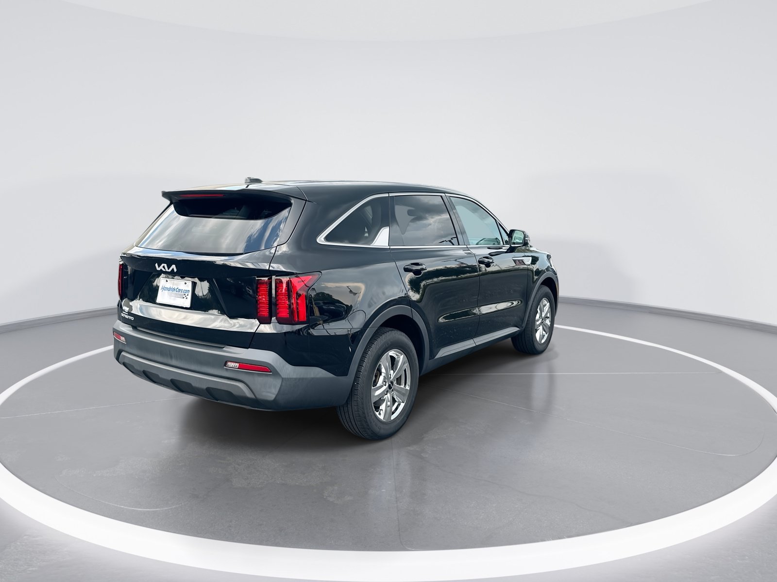 Used 2023 Kia Sorento LX FWD image 9