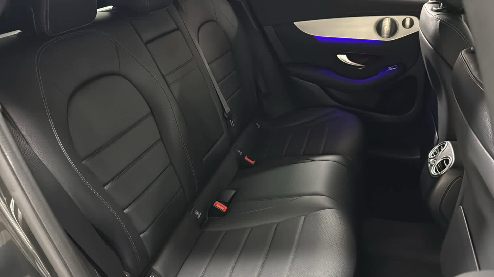 Used 2023 Mercedes-Benz GLC 300 4MATIC Coupe image 35