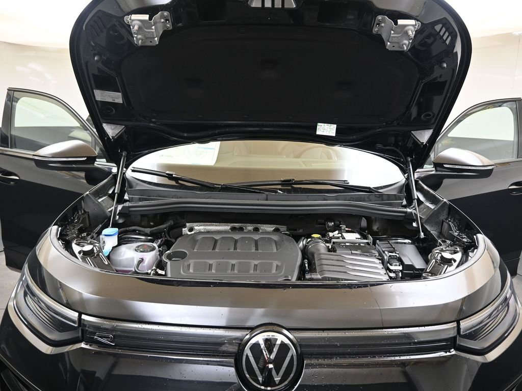 New 2026 Volkswagen Tiguan SE R-Line image 9