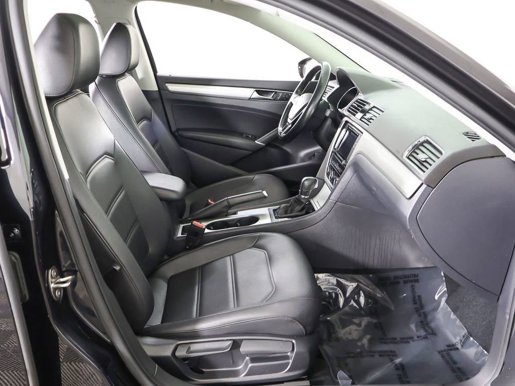 Used 2019 Volkswagen Passat 2.0T Wolfsburg FWD image 32